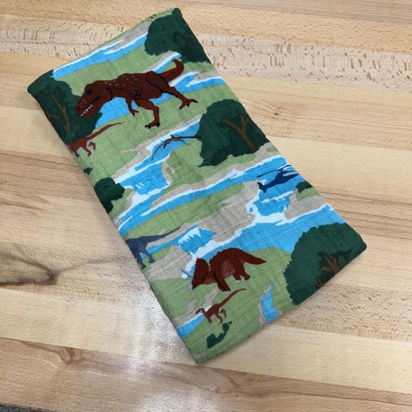 Little Unicorn x JURASSIC WORLD Cotton Muslin Swaddle Blanket Dinosuar T-Rex - Picture 2 of 9